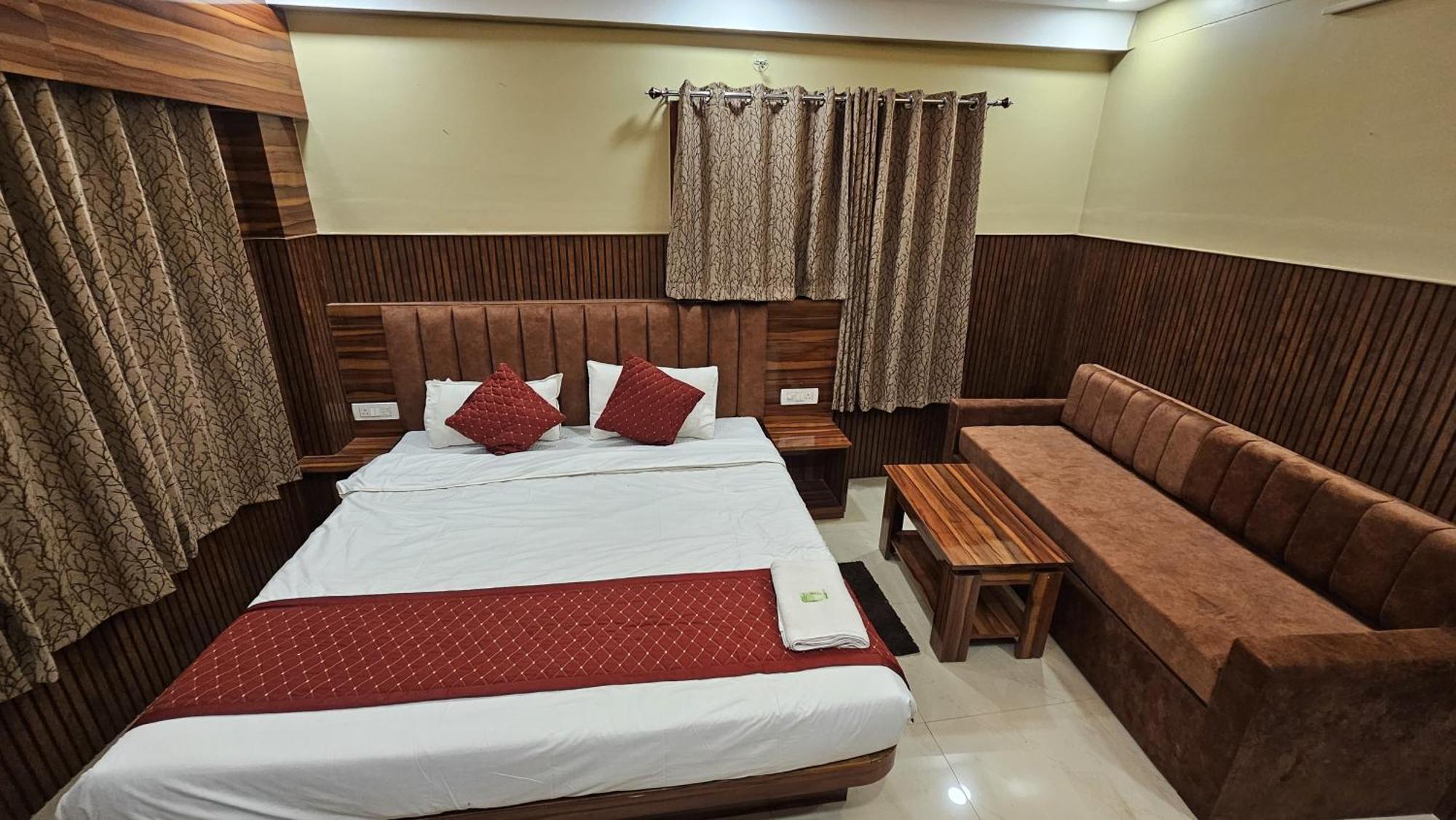 Tirupati Lodge Njp سيليجوري المظهر الخارجي الصورة